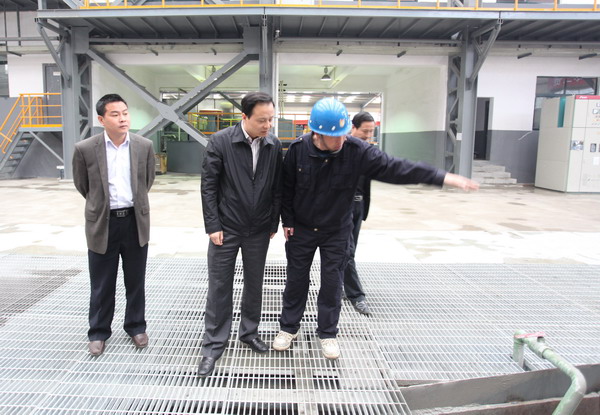 長(zhǎng)張盈安深入金嶺金礦調(diào)研礦廠試車運(yùn)行情況.jpg